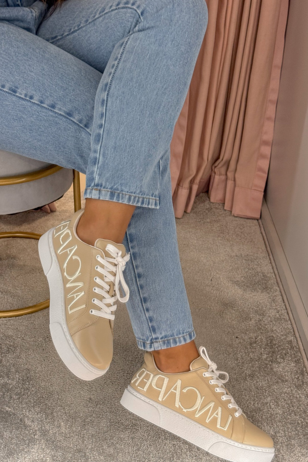 TÊNIS EM COURO MYA LANÇA PERFUME TÊNIS EM COURO MYA LANÇA PERFUME