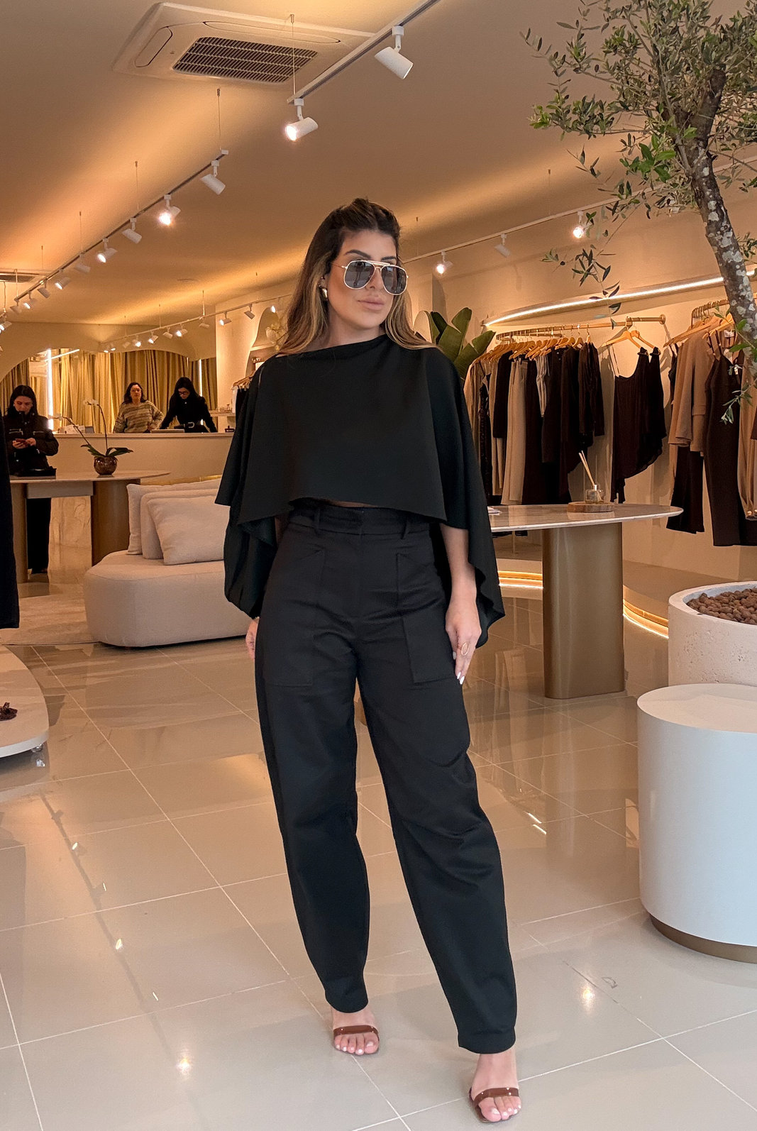 BLUSA ASSIMETRICA FLUIDA AMÉLIA BO BLUSA ASSIMETRICA FLUIDA AMÉLIA BO