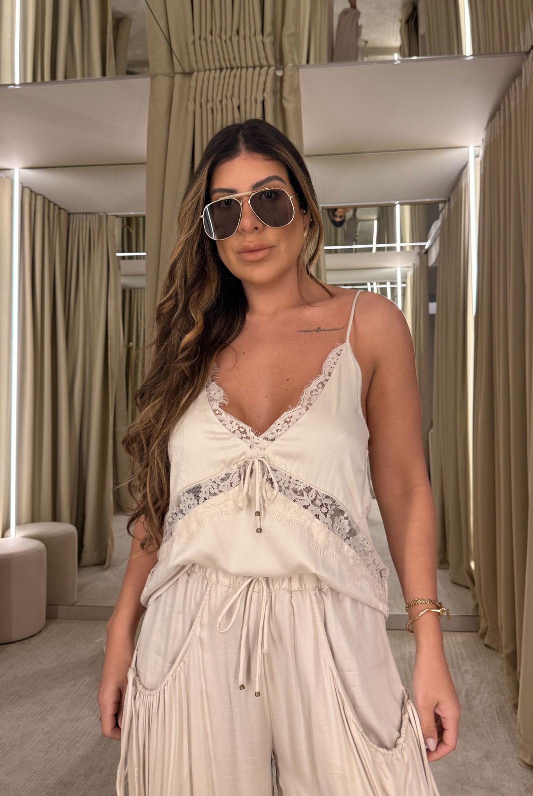 BLUSA DE ALÇA COM RENDA SUZANA BO BLUSA DE ALÇA COM RENDA SUZANA BO
