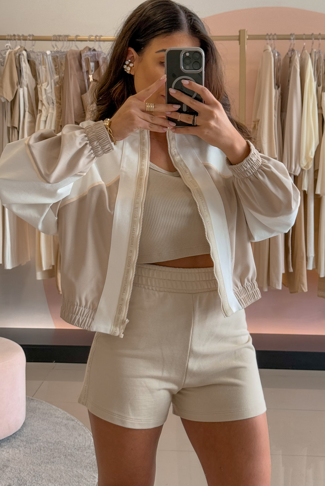 SHORT DE MOLETOM JANAINA LANÇA PERFUME SHORT DE MOLETOM JANAINA LANÇA PERFUME