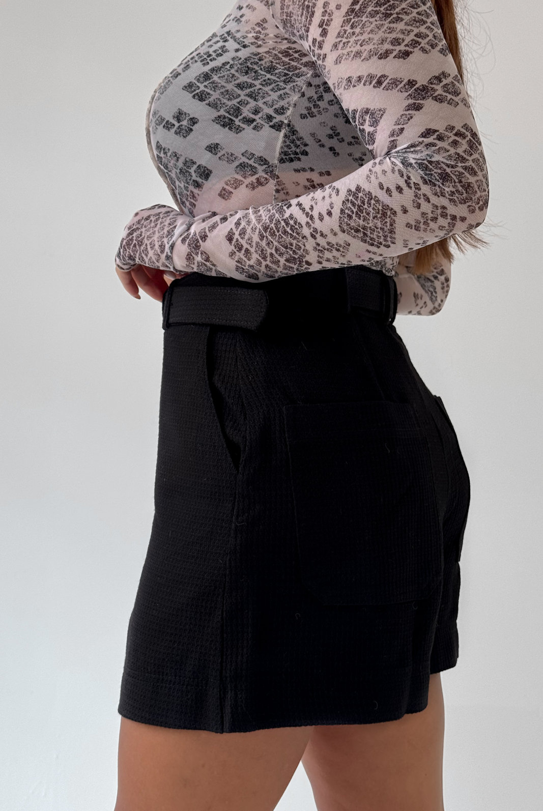 SHORT ALFAIATARIA ISABELA LANÇA PERFUME