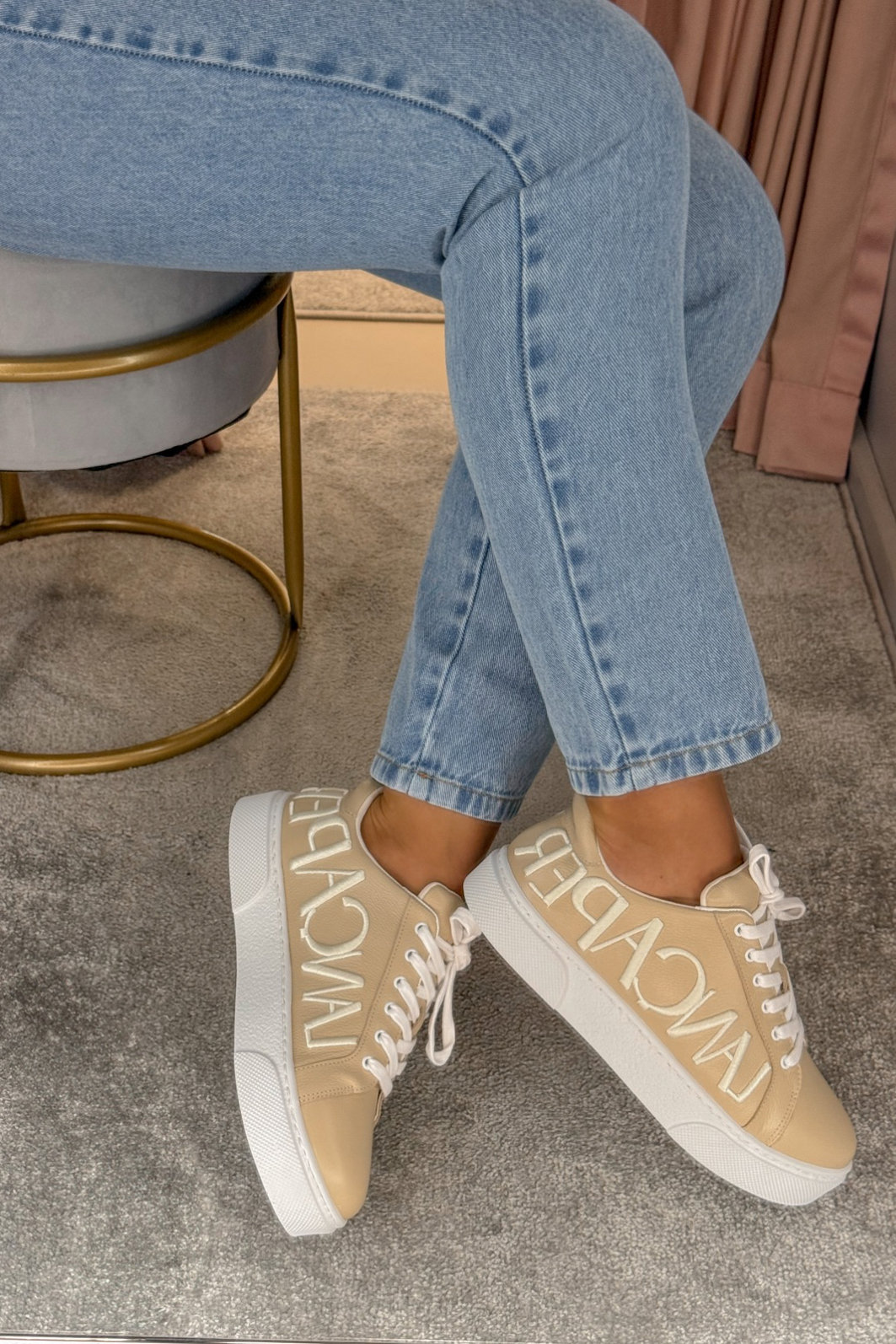 TÊNIS EM COURO MYA LANÇA PERFUME TÊNIS EM COURO MYA LANÇA PERFUME