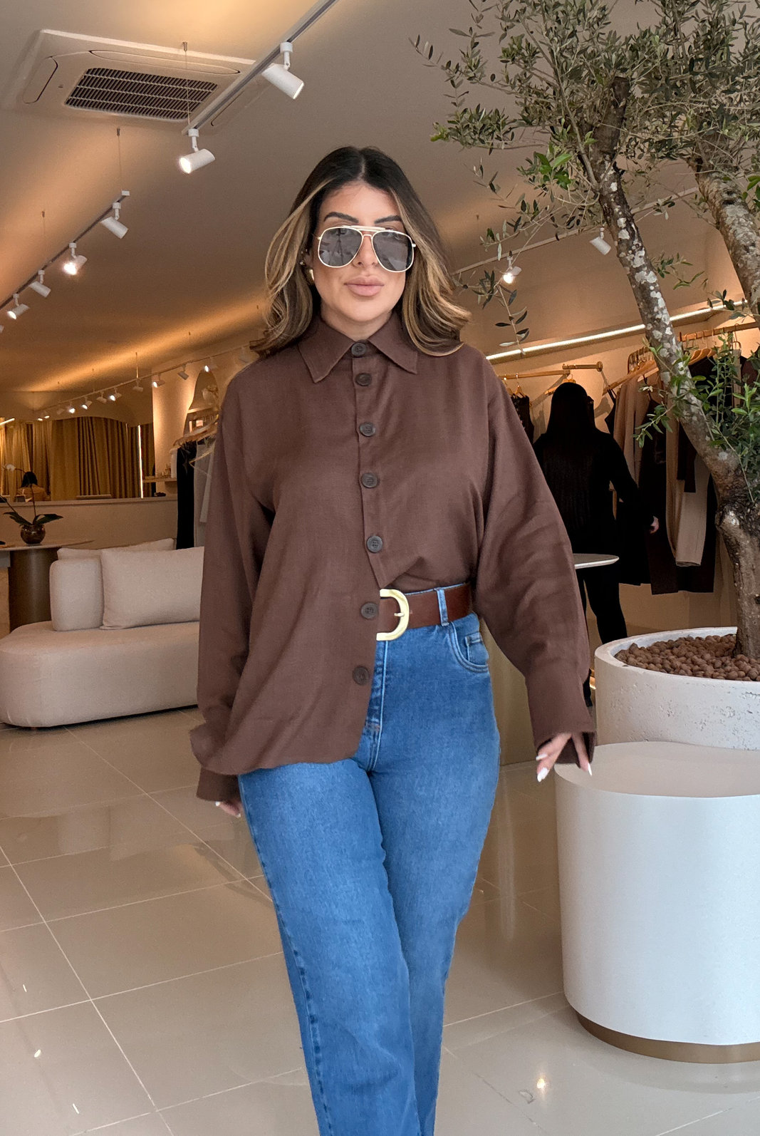 CAMISA OVERSIZED COM LINHO OLÍVIA CAMISA OVERSIZED COM LINHO OLÍVIA