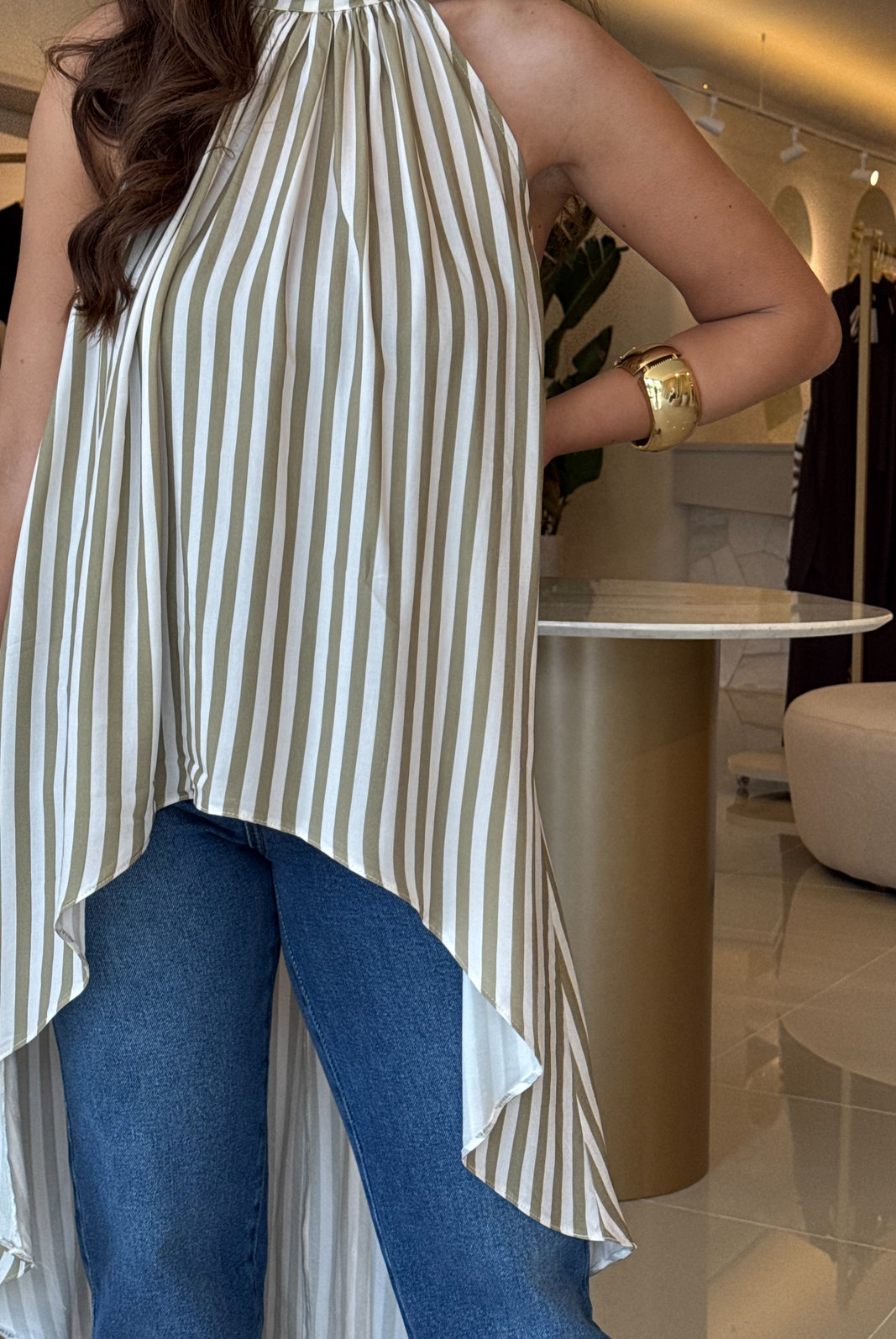 BLUSA ALONGADA SEM MANGAS ROBERTA BLUSA ALONGADA SEM MANGAS ROBERTA