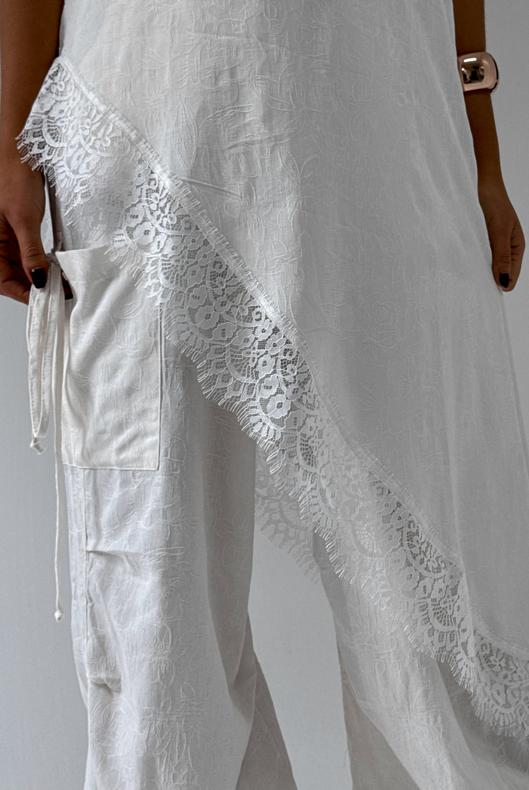 BLUSA DE ALÇA COM RENDA MANU BLUSA DE ALÇA COM RENDA MANU