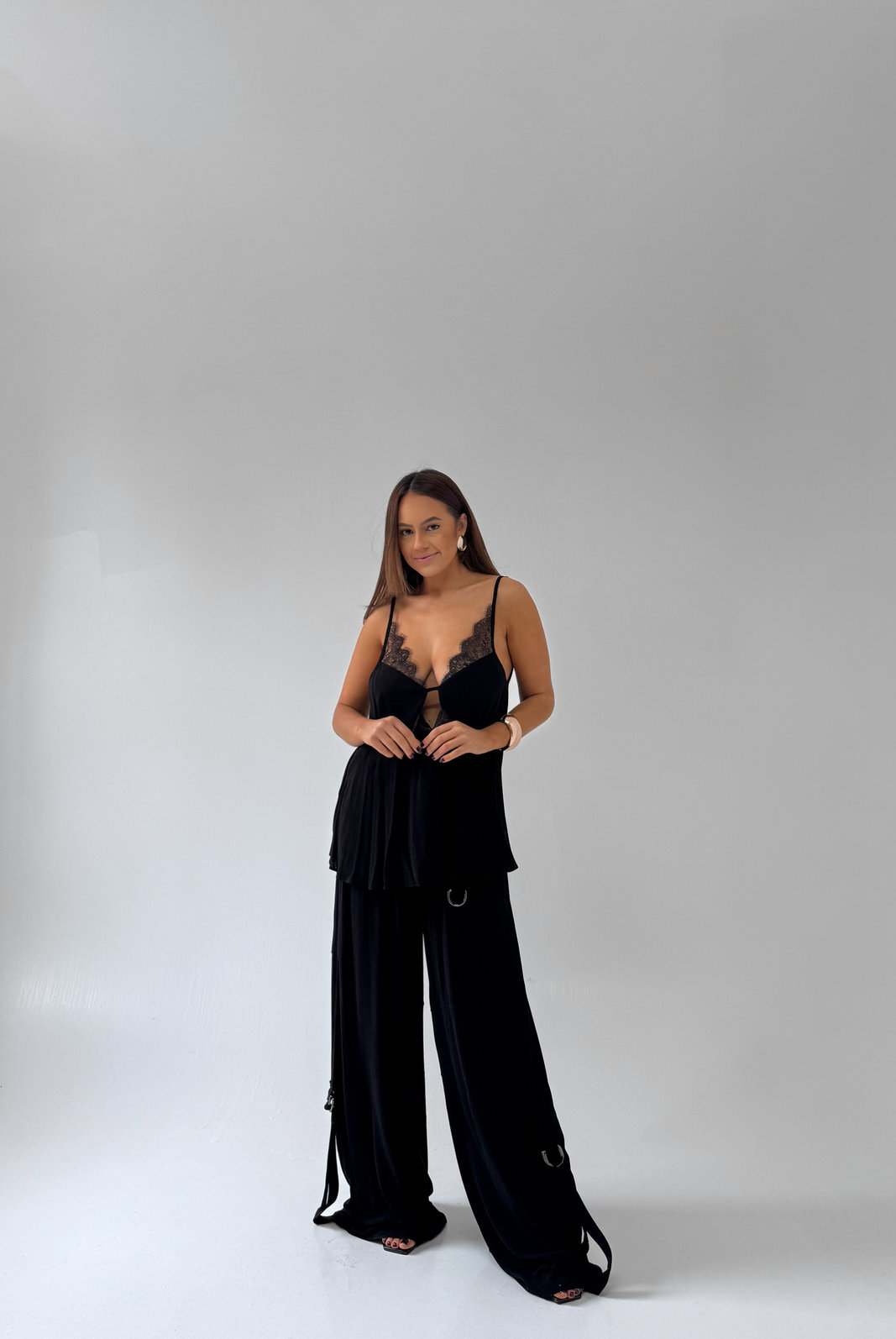 BLUSA DE ALÇA COM RENDA LUÍZA MYFT BLUSA DE ALÇA COM RENDA LUÍZA MYFT