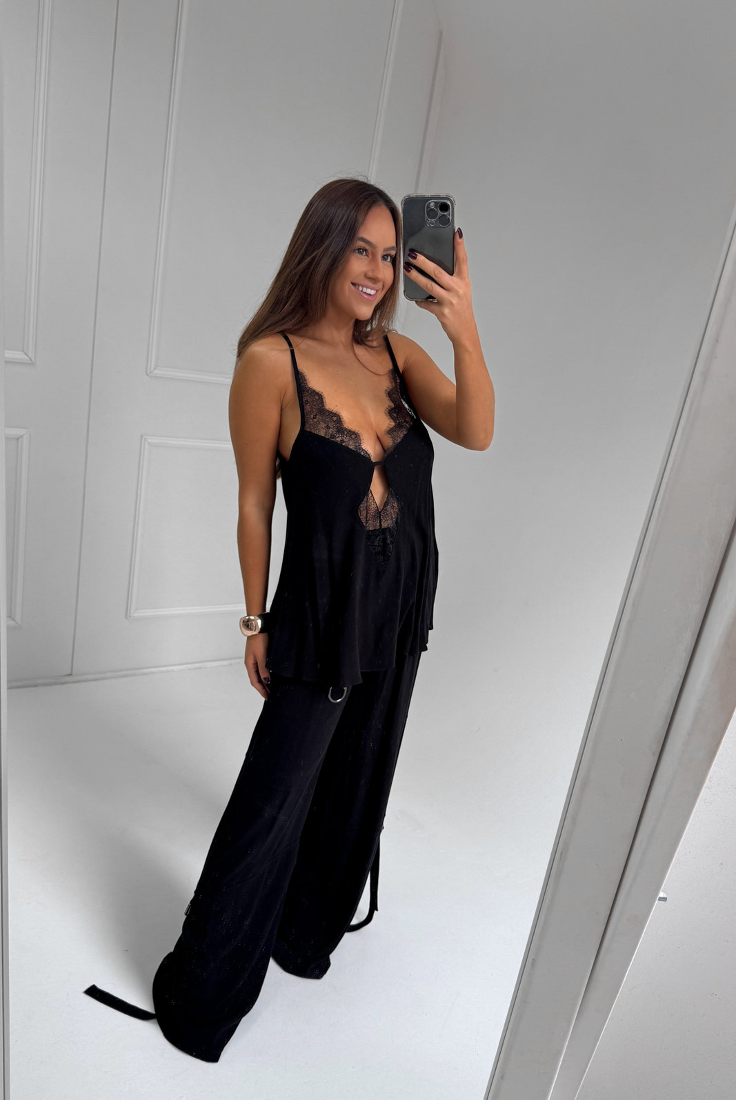 BLUSA DE ALÇA COM RENDA LUÍZA MYFT BLUSA DE ALÇA COM RENDA LUÍZA MYFT
