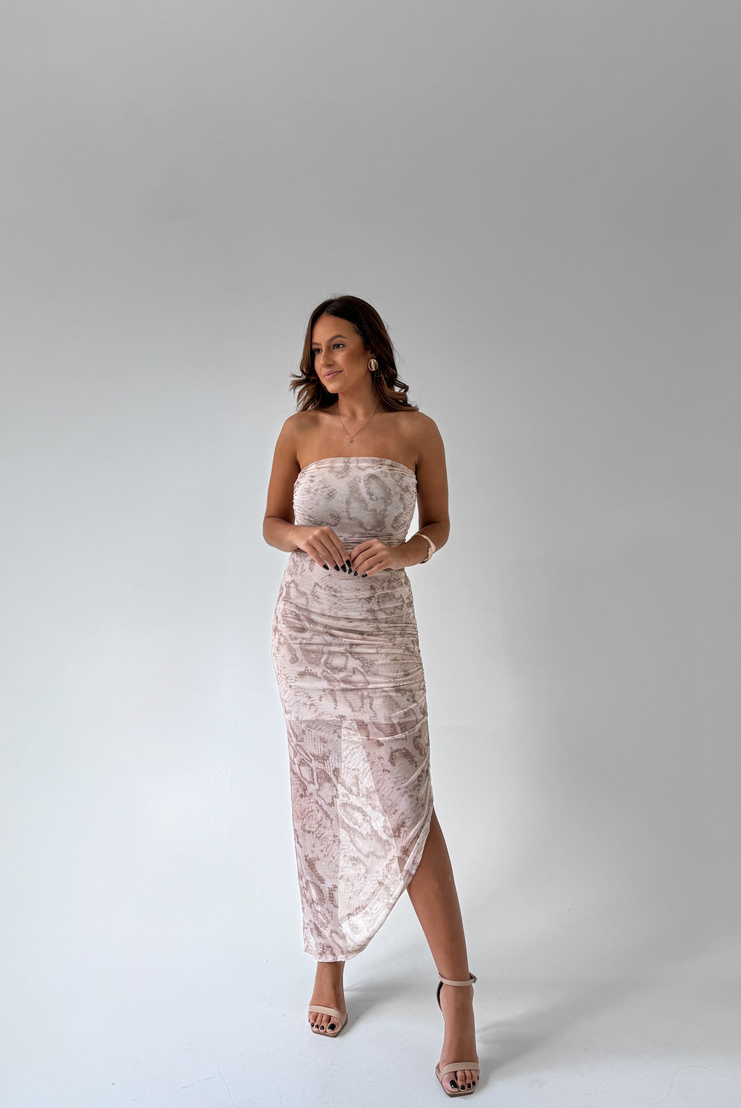 VESTIDO SUPER MIDI SEM ALÇAS BETA VESTIDO SUPER MIDI SEM ALÇAS BETA