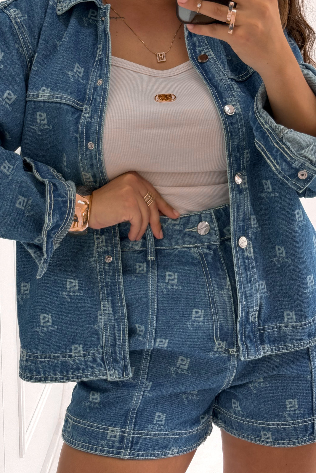 SHORT JEANS THALITA LANÇA PERFUME SHORT JEANS THALITA LANÇA PERFUME