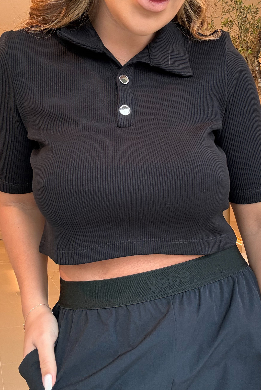 BLUSA GOLA POLO CROPPED ELAINE LANÇA PERFUME BLUSA GOLA POLO CROPPED ELAINE LANÇA PERFUME