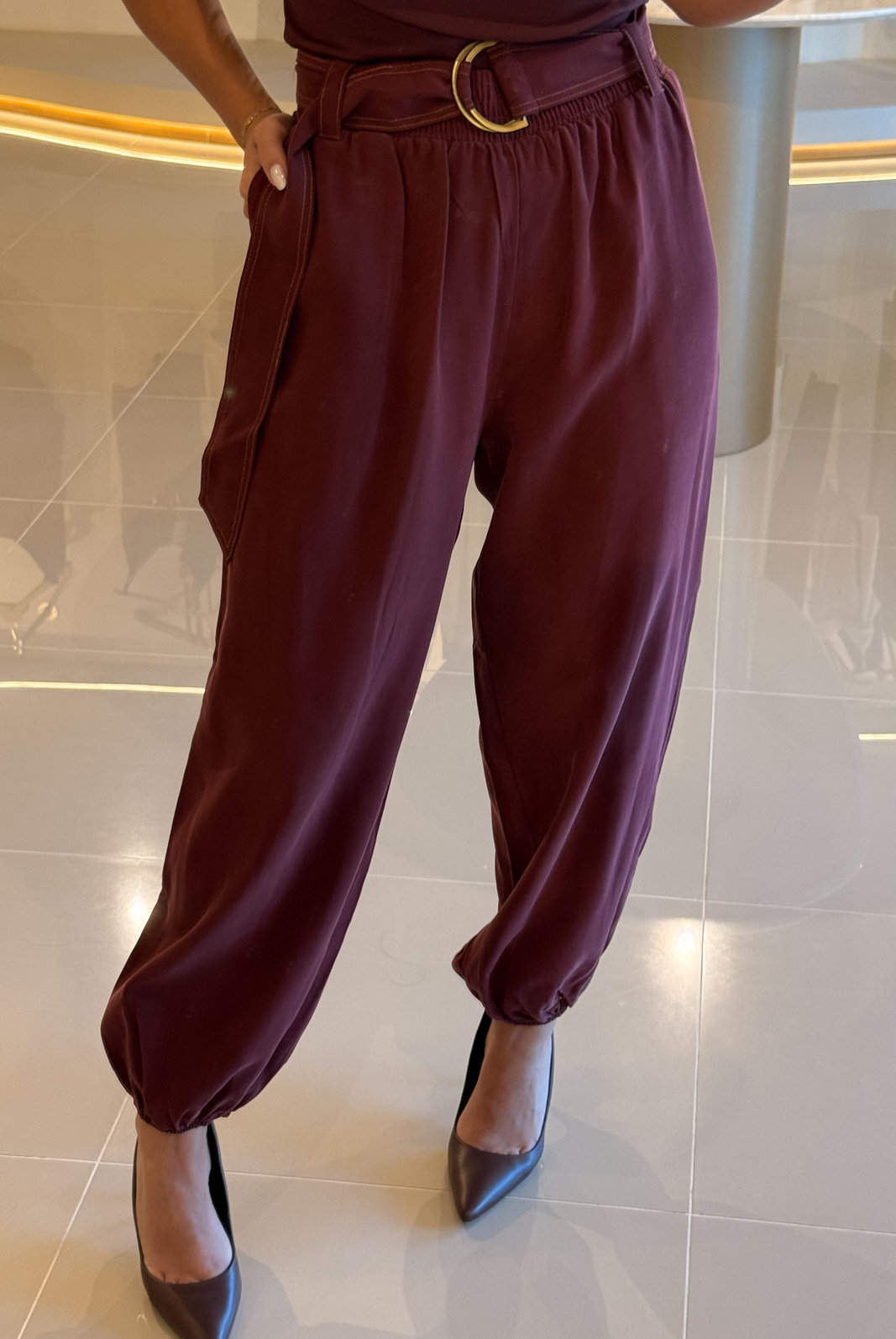 CALÇA JOGGING COM FAIXA ALANA LANÇA PERFUME CALÇA JOGGING COM FAIXA ALANA LANÇA PERFUME