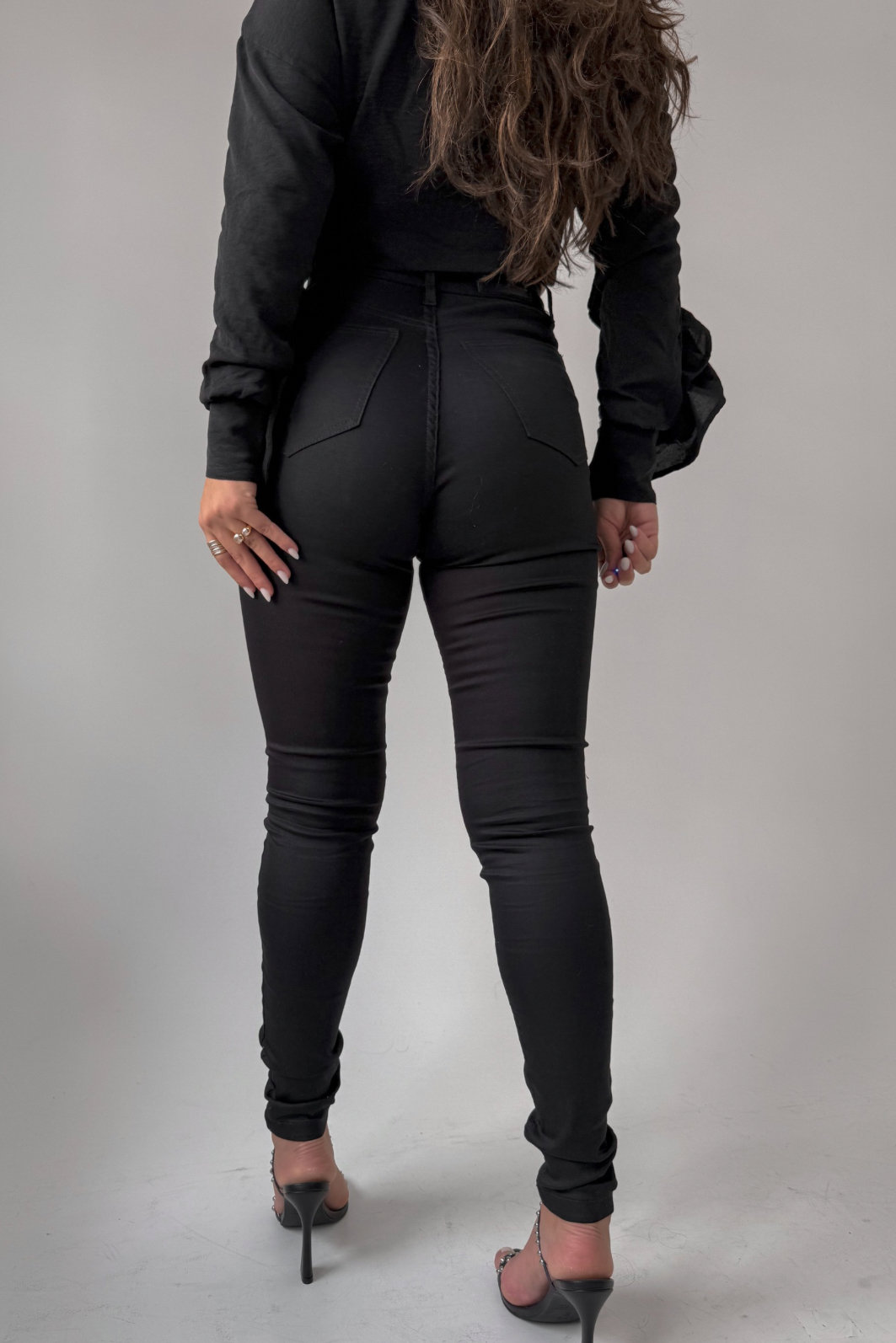 CALÇA JEANS SKINNY POWER COM ELASTANO PRETA NIAH CALÇA JEANS SKINNY POWER COM ELASTANO PRETA NIAH