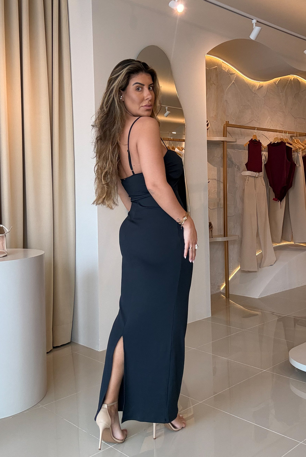 VESTIDO SUPER MIDI DE ALÇAS LAVINIA VESTIDO SUPER MIDI DE ALÇAS LAVINIA