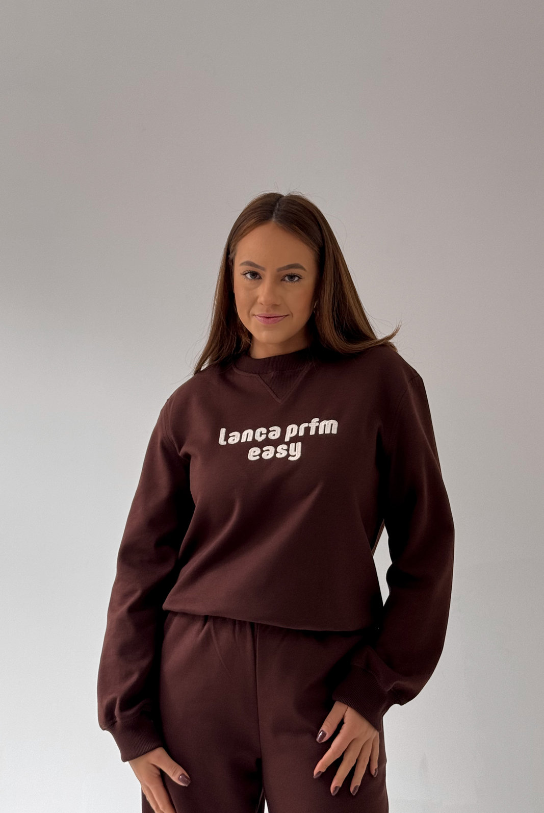 MOLETOM OVERSIZED SUZAN LANÇA PERFUME MOLETOM OVERSIZED SUZAN LANÇA PERFUME