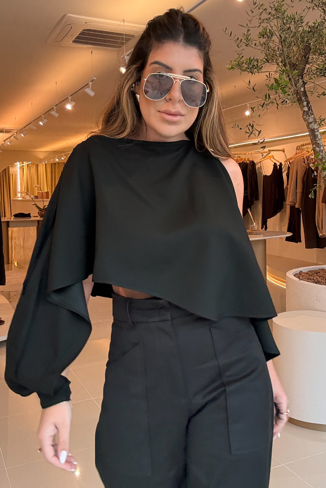 BLUSA ASSIMETRICA FLUIDA AMÉLIA BO BLUSA ASSIMETRICA FLUIDA AMÉLIA BO