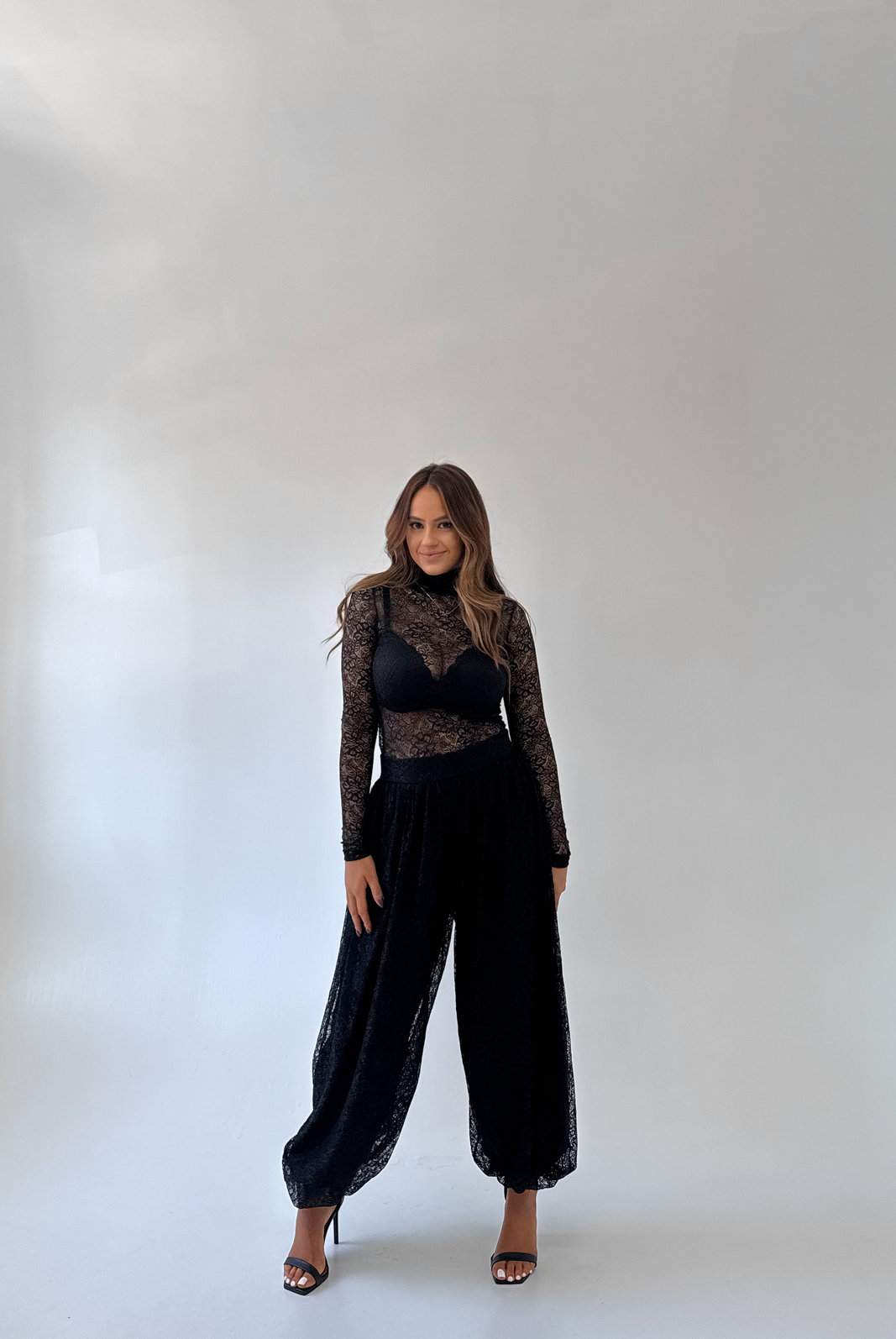CALÇA BALLON EM RENDA KENDRA MYFT CALÇA BALLON EM RENDA KENDRA MYFT