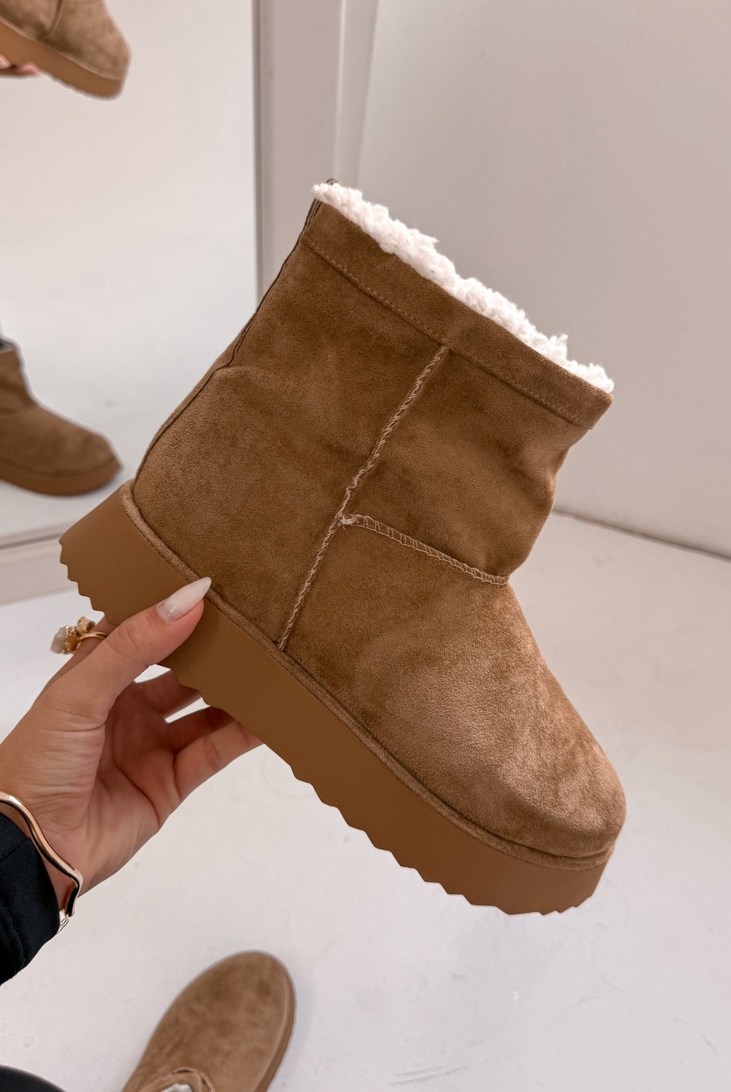 BOTA PELUCIADA THAÍS BOTA PELUCIADA THAÍS