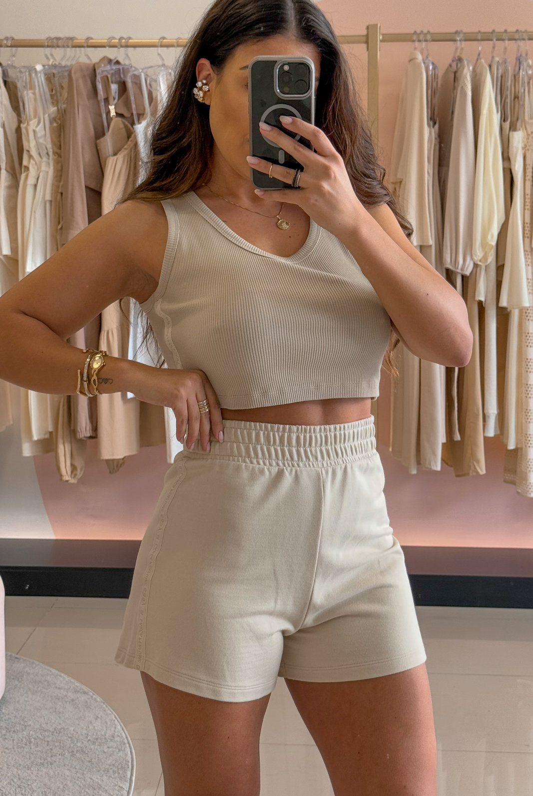 SHORT DE MOLETOM JANAINA LANÇA PERFUME SHORT DE MOLETOM JANAINA LANÇA PERFUME