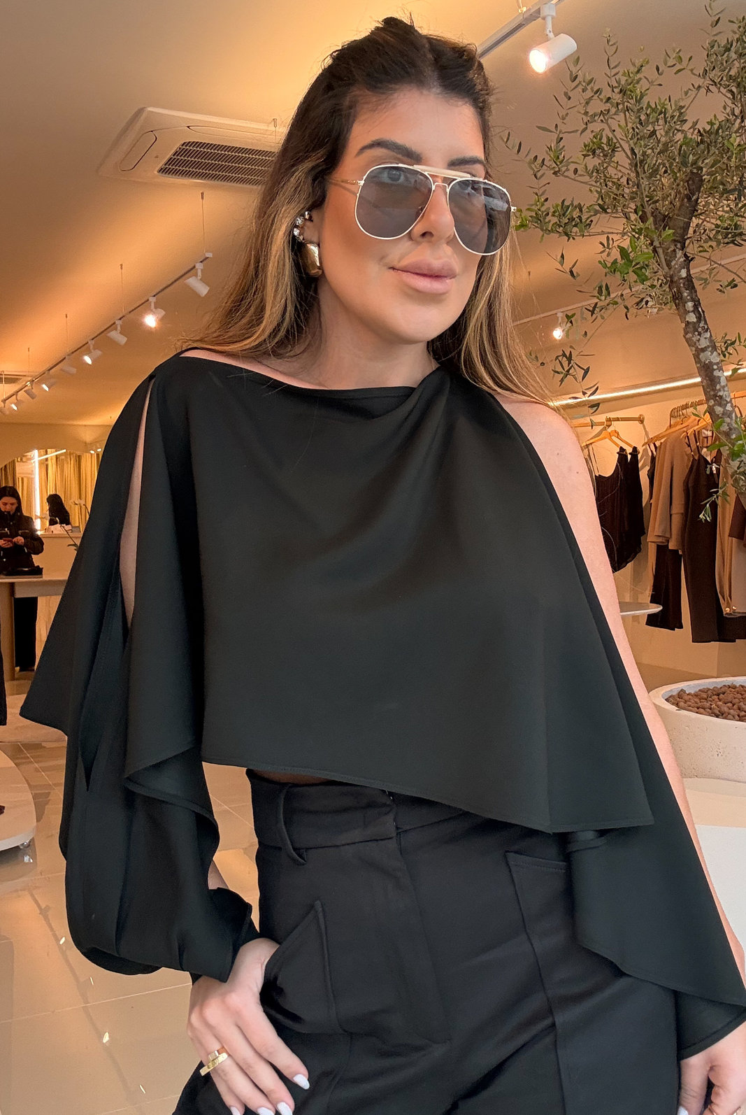BLUSA ASSIMETRICA FLUIDA AMÉLIA BO BLUSA ASSIMETRICA FLUIDA AMÉLIA BO