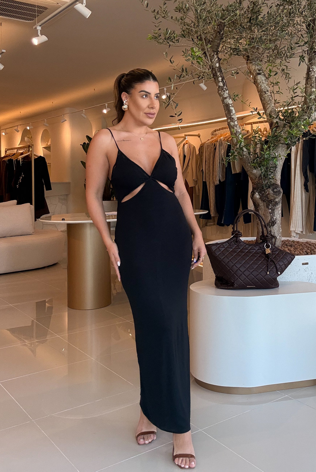 VESTIDO SUPER MIDI DE ALÇA THATI VESTIDO SUPER MIDI DE ALÇA THATI
