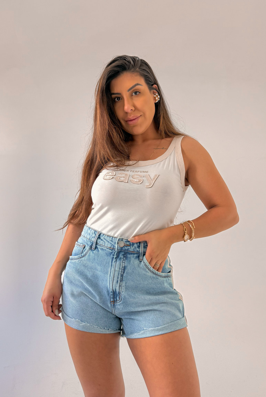 SHORT JEANS TAINÁ LANÇA PERFUME SHORT JEANS TAINÁ LANÇA PERFUME