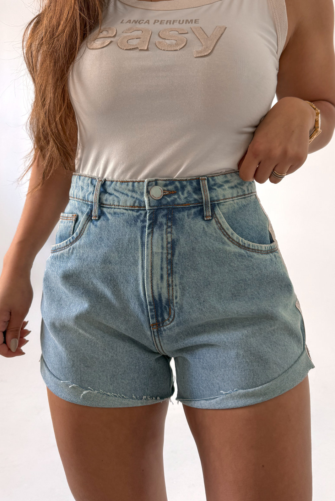 SHORT JEANS TAINÁ LANÇA PERFUME SHORT JEANS TAINÁ LANÇA PERFUME