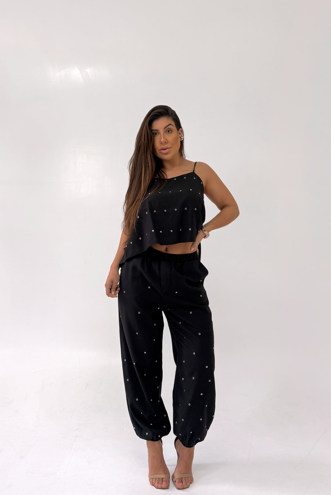 CALÇA JOGGER COM APLICAÇÕES ZAIA MY CALÇA JOGGER COM APLICAÇÕES ZAIA MY