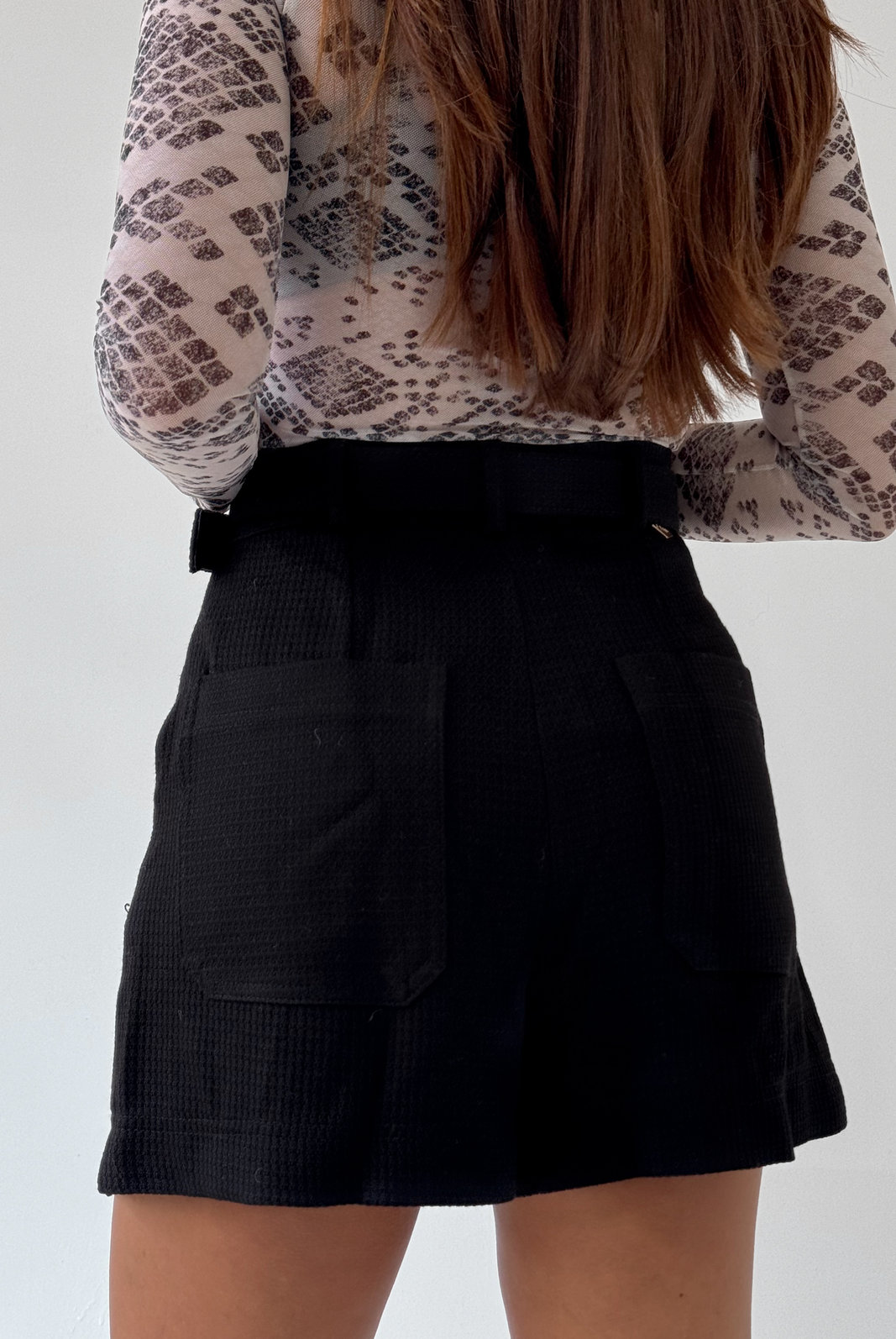 SHORT ALFAIATARIA ISABELA LANÇA PERFUME