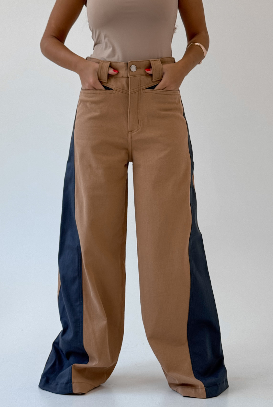 CALÇA SARJA ALINE LANÇA PERFUME CALÇA SARJA ALINE LANÇA PERFUME