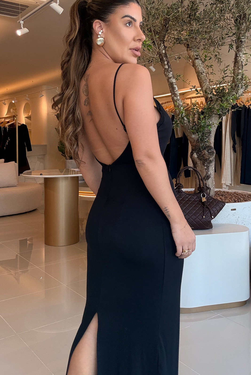 VESTIDO SUPER MIDI DE ALÇA THATI VESTIDO SUPER MIDI DE ALÇA THATI