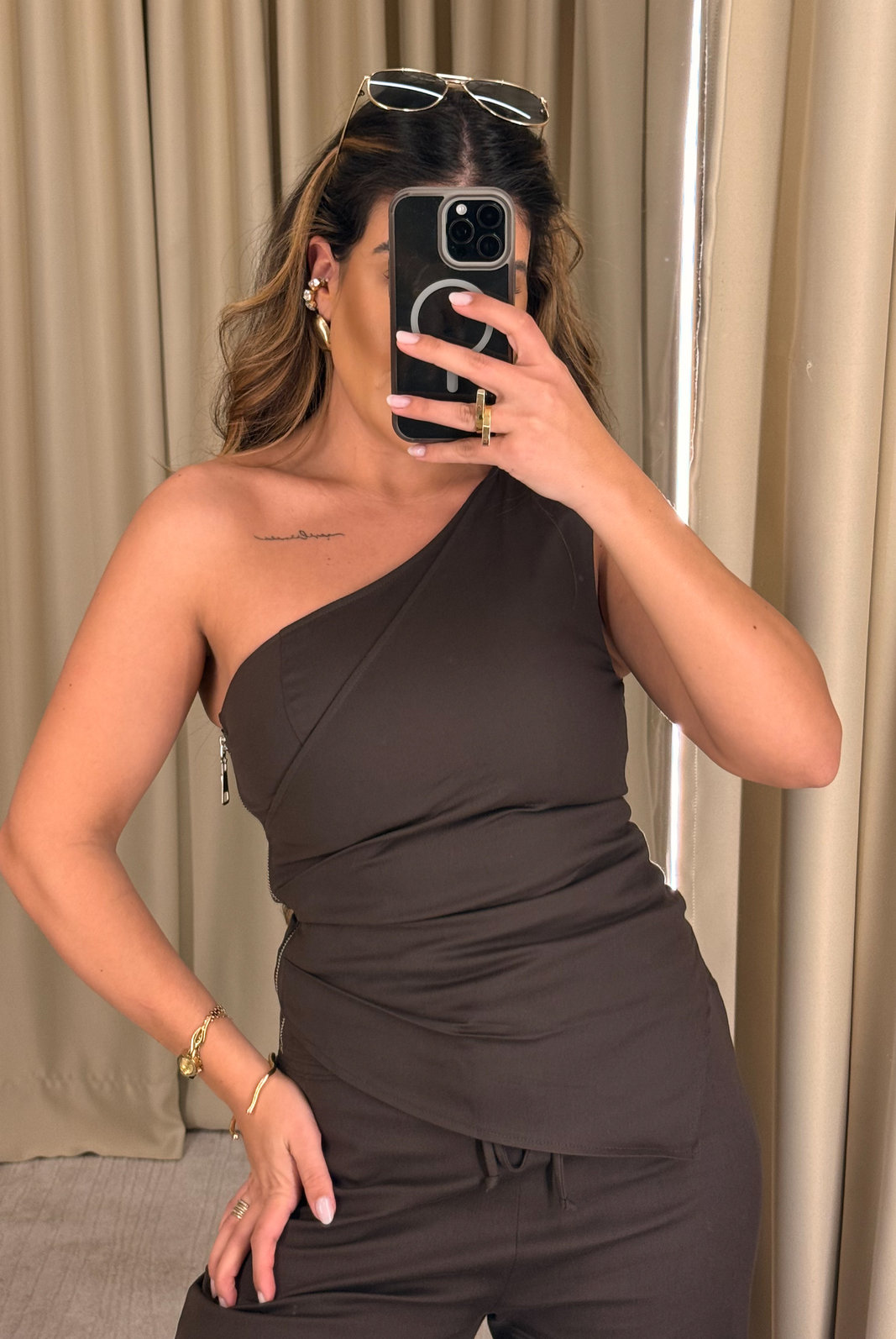 BLUSA OMBRO UNICO COM PREGAS JULIA BLUSA OMBRO UNICO COM PREGAS JULIA