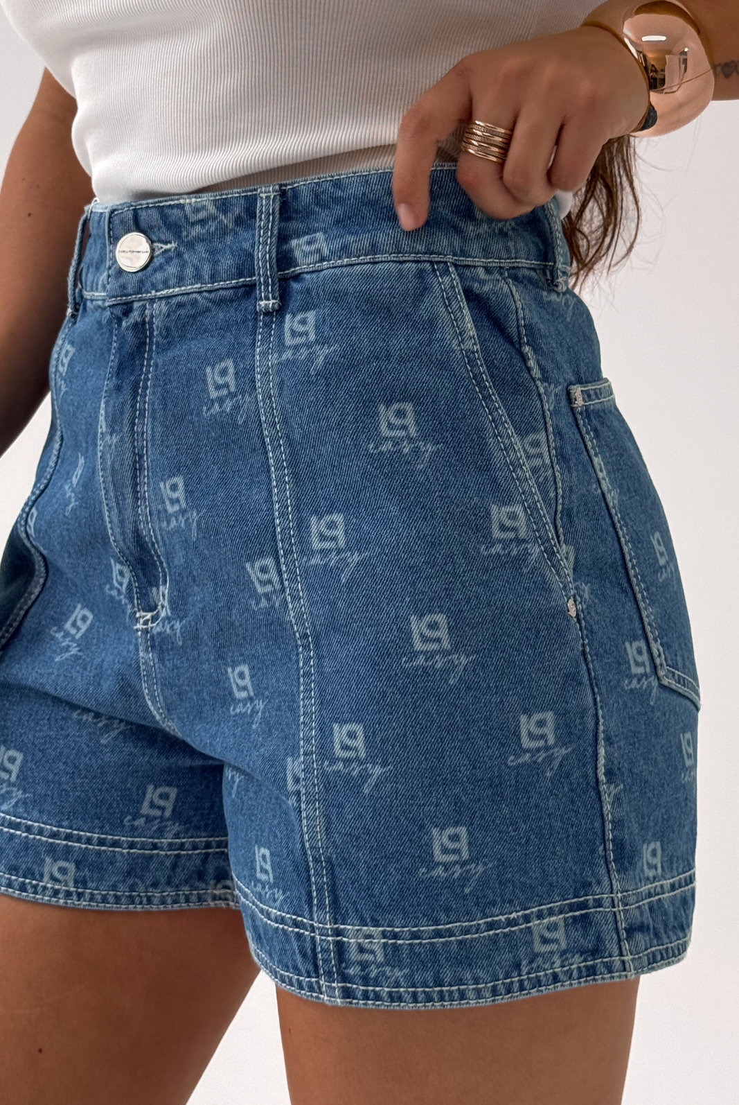 SHORT JEANS THALITA LANÇA PERFUME SHORT JEANS THALITA LANÇA PERFUME