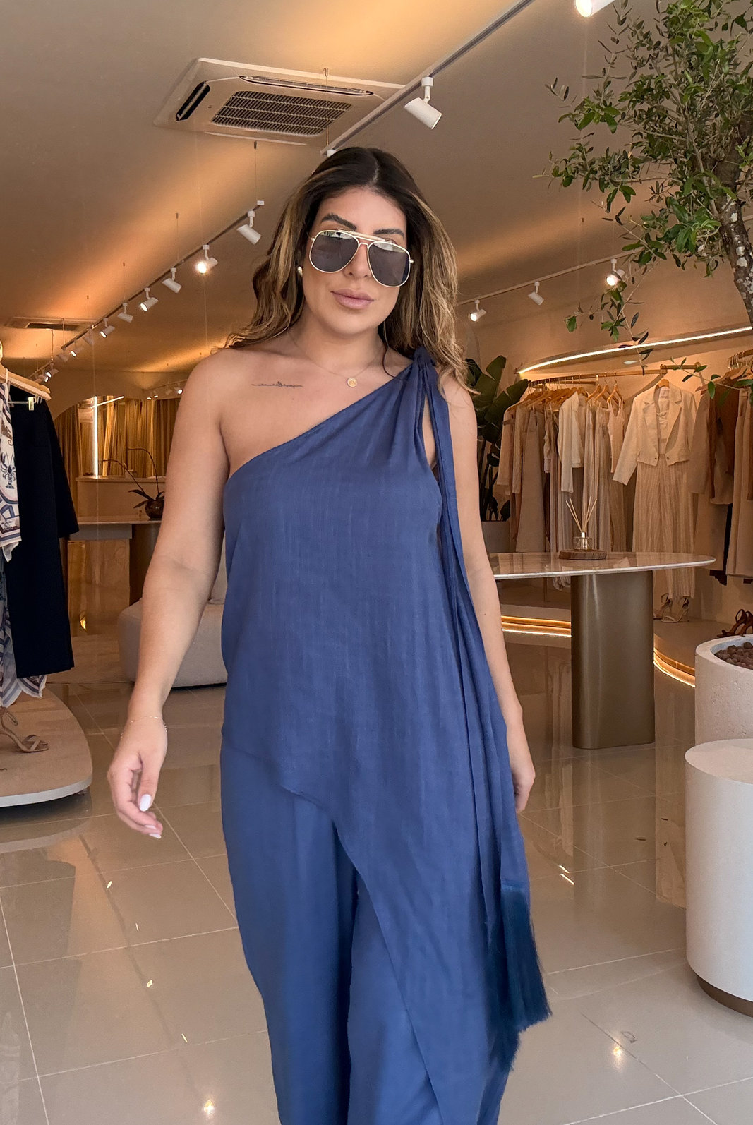 BLUSA OMBRO UNICO ALONGADA EM LINHO LUCIANE BLUSA OMBRO UNICO ALONGADA EM LINHO LUCIANE