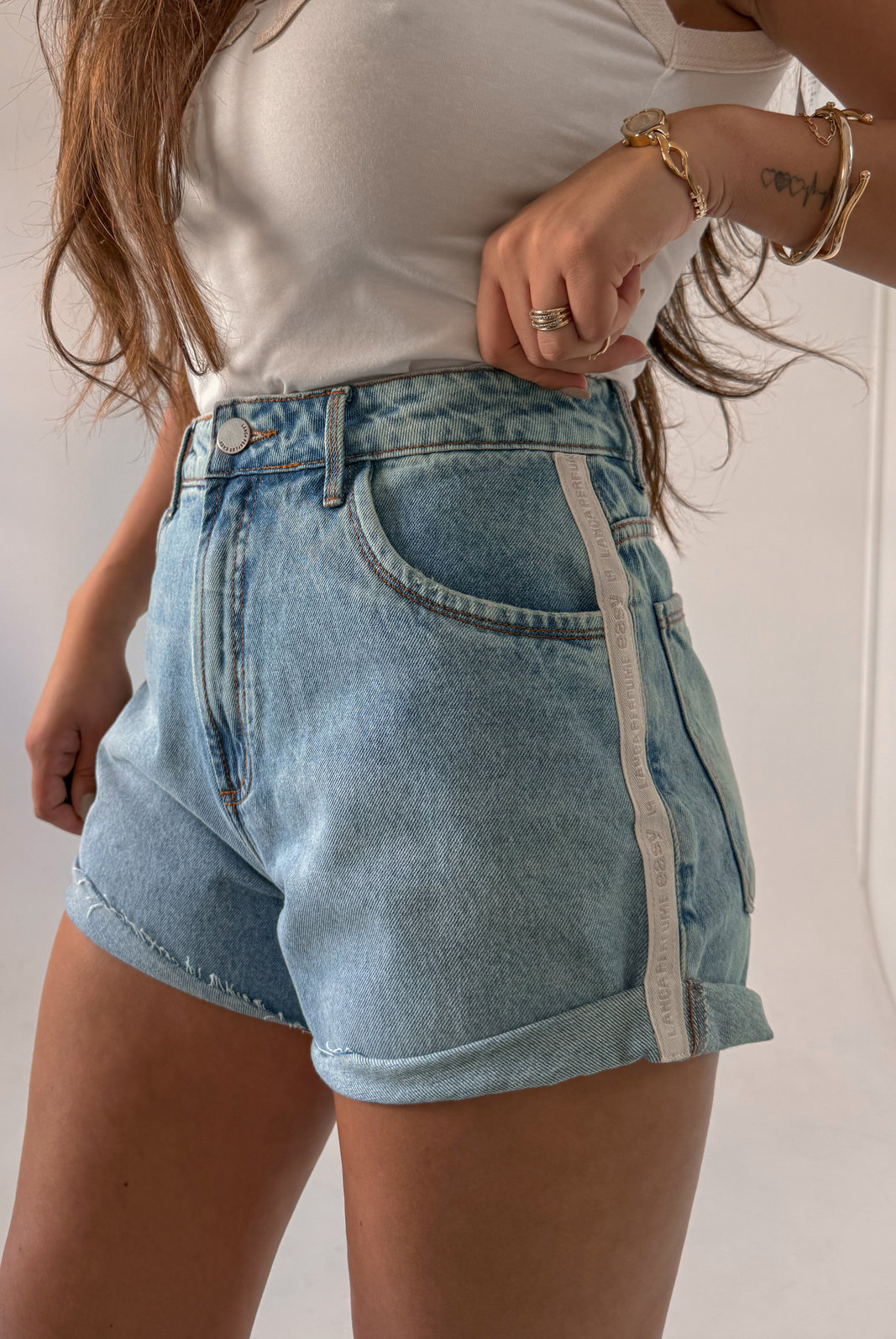 SHORT JEANS TAINÁ LANÇA PERFUME SHORT JEANS TAINÁ LANÇA PERFUME