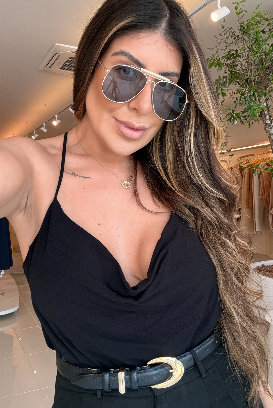 BLUSA DEGAGE DE ALÇA COM AVIAMENTO CLARI BLUSA DEGAGE DE ALÇA COM AVIAMENTO CLARI