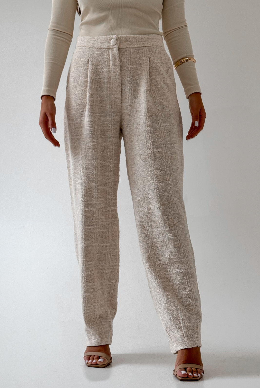 CALÇA BALLOON EM TWEED MALENA LANÇA PERFUME CALÇA BALLOON EM TWEED MALENA LANÇA PERFUME