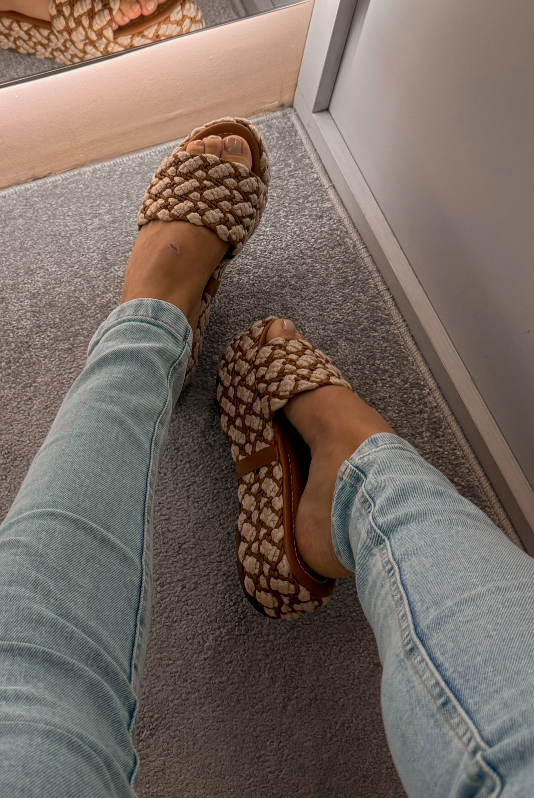 FLAT AURORA FLAT AURORA