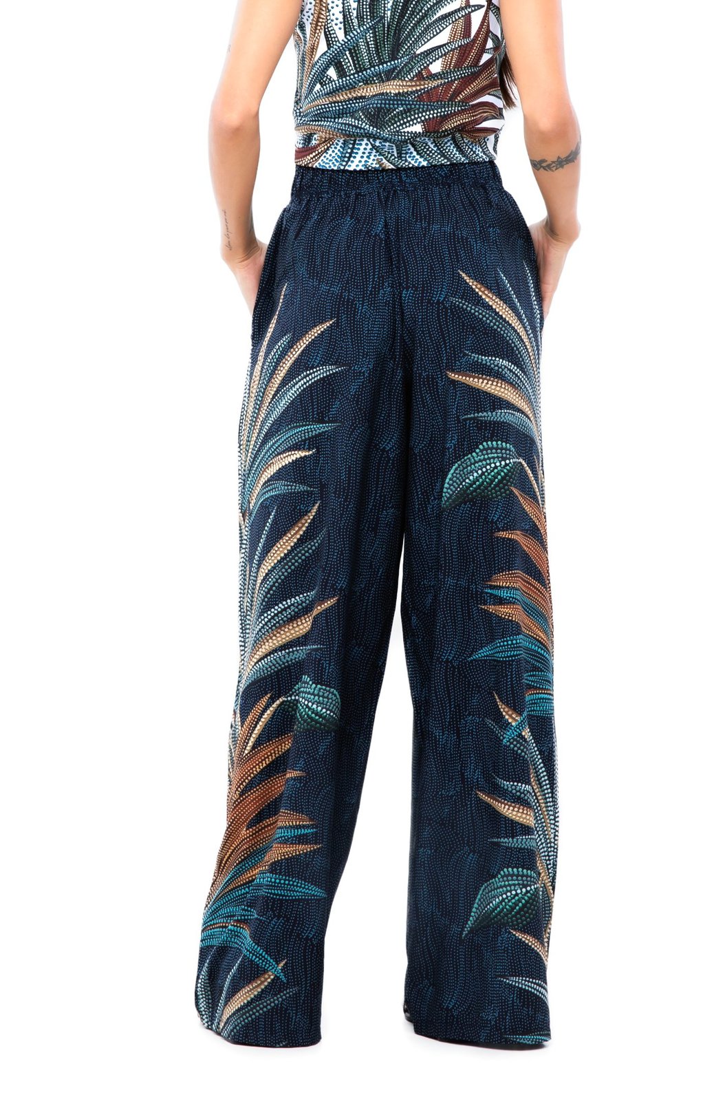 Calça Feminina Ampla Atena Estampada Onças Pontos de Luz Calça Feminina Ampla Atena Estampada Onças Pontos de Luz