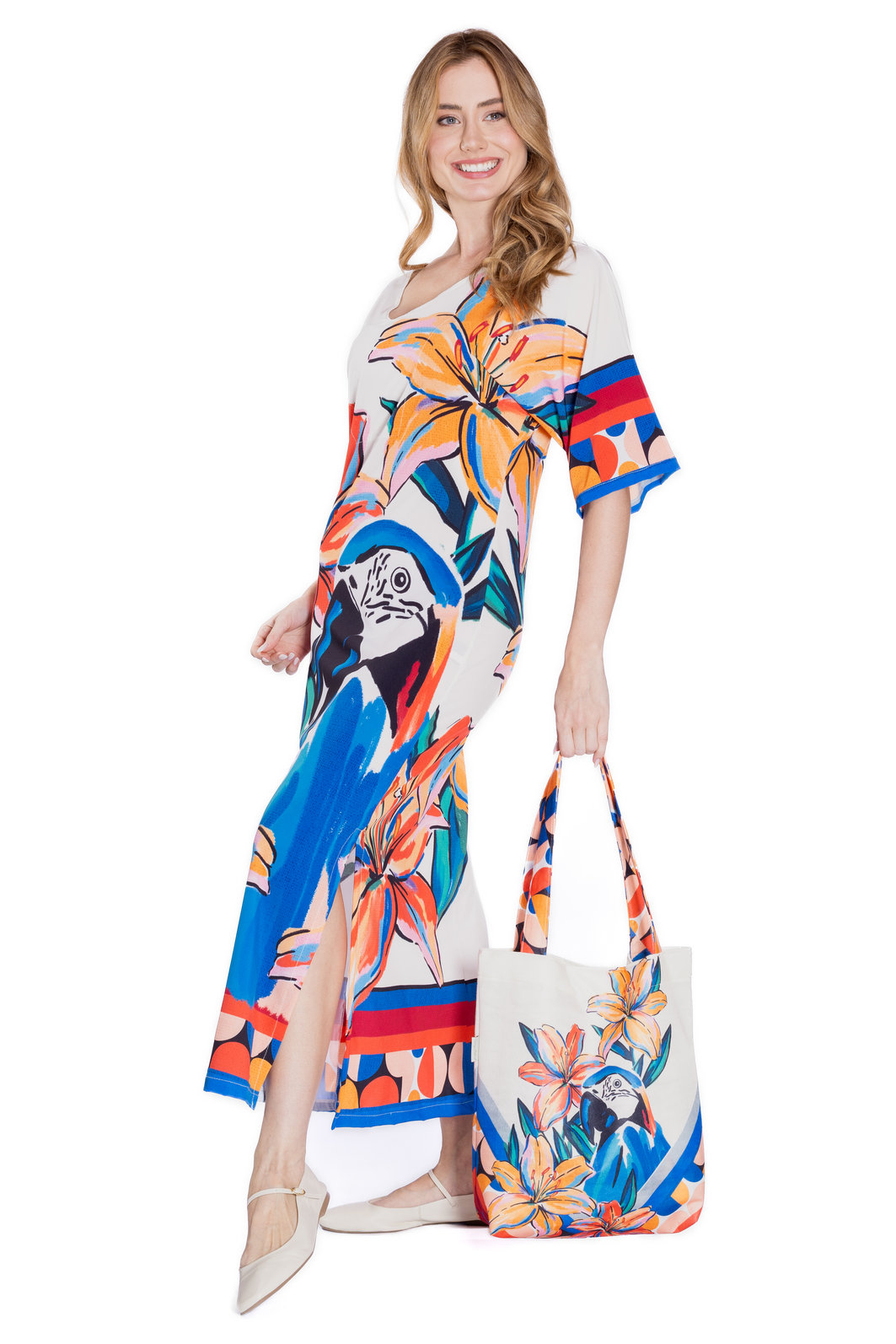 Vestido Feminino Kaftan Atena Estampado Canindé Bananas e Lírio Vestido Feminino Kaftan Atena Estampado Canindé Bananas e Lírio