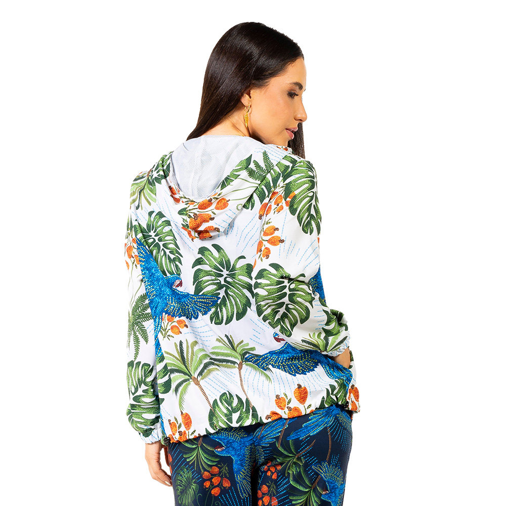 Jaqueta Corta Vento Ecoventura Estampada Arara Bordado Barra Fundo Azul