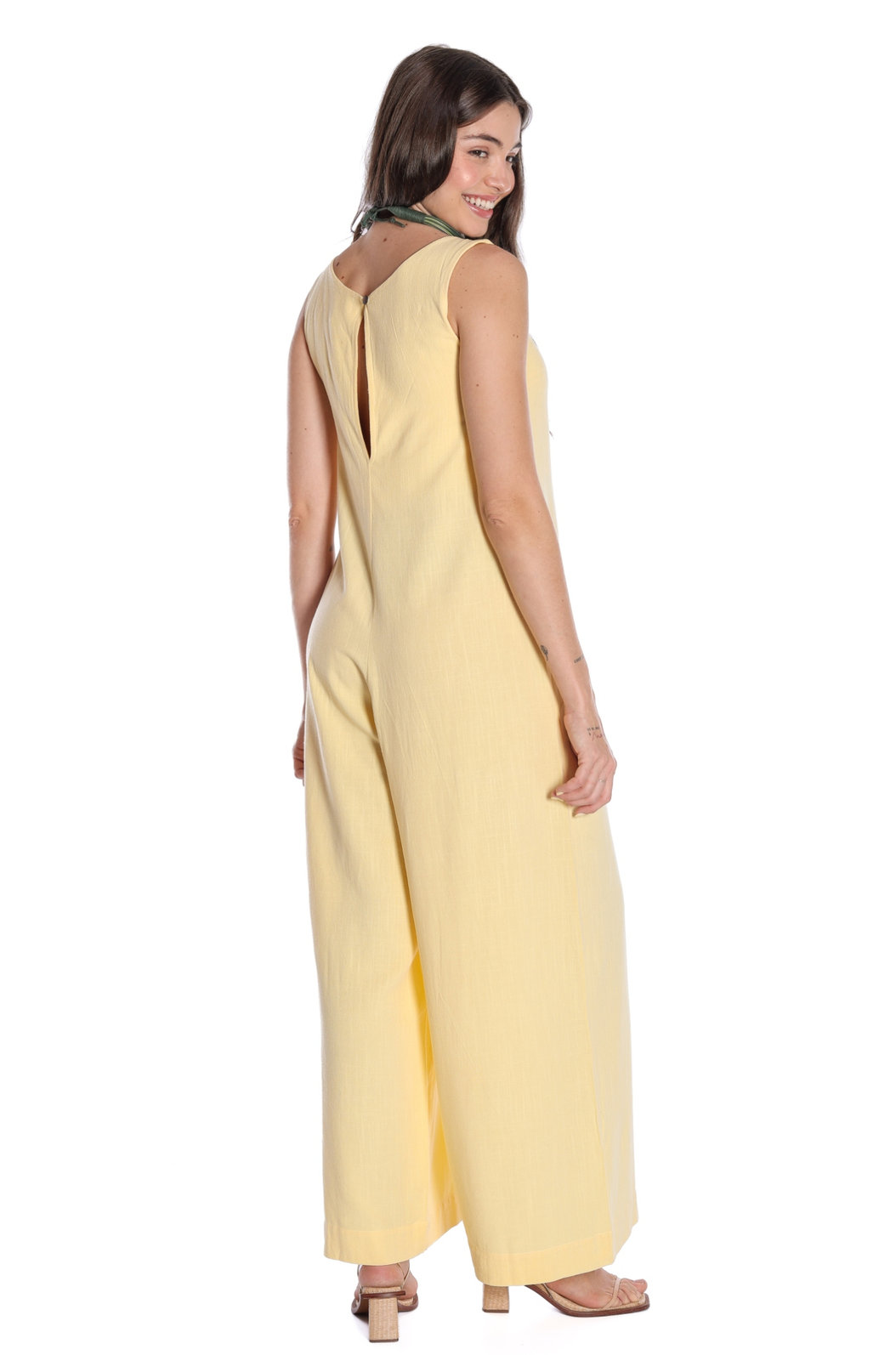 Macacão Feminino Linho Essência Amarelo Claro Macacão Feminino Linho Essência Amarelo Claro