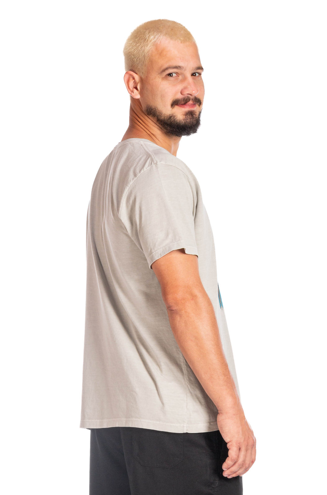 Camiseta Estonada Cinza Claro Estampada Flechas Indigenas Camiseta Estonada Cinza Claro Estampada Flechas Indigenas
