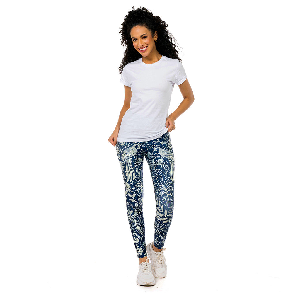 Calça Feminina Legging Estampada Araras Bordado Fundo Off