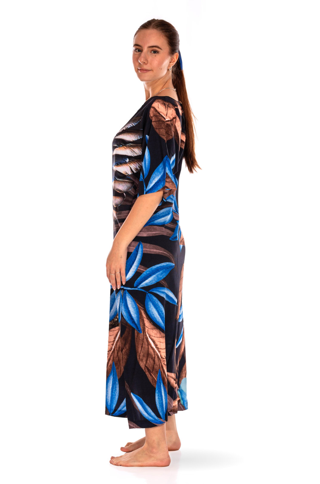 Vestido Feminino Kaftan Atena Estampado Arara Tons Azul e Marrom Vestido Feminino Kaftan Atena Estampado Arara Tons Azul e Marrom