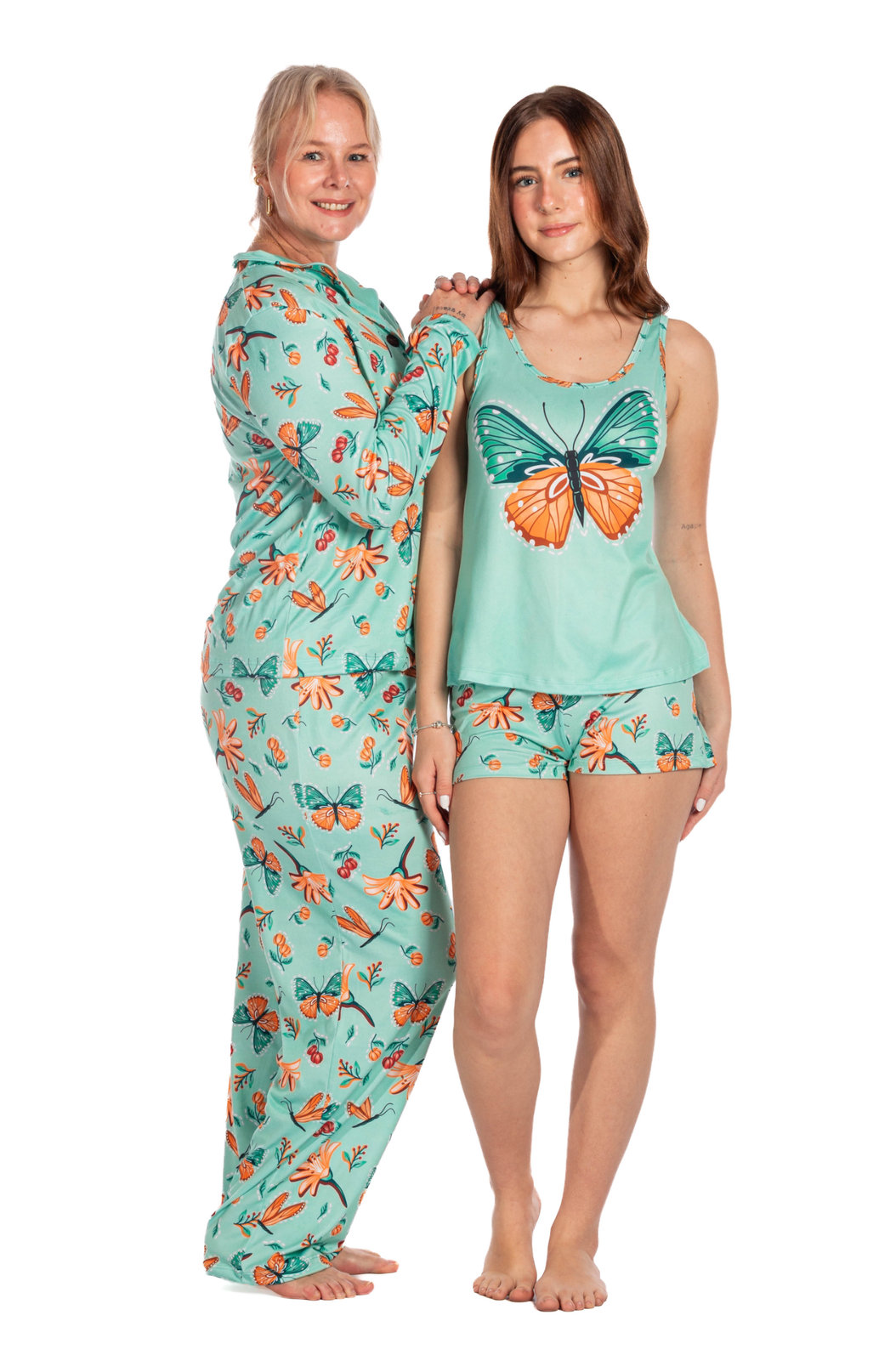 Pijama Feminino Adulto Estampado Borboletas e Pitangas Pijama Feminino Adulto Estampado Borboletas e Pitangas