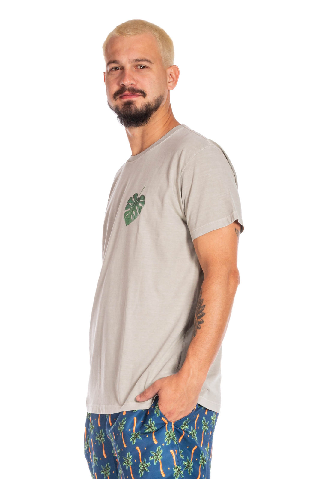 Camiseta Estonada Cinza Claro Estampada Costela Adão Camiseta Estonada Cinza Claro Estampada Costela Adão