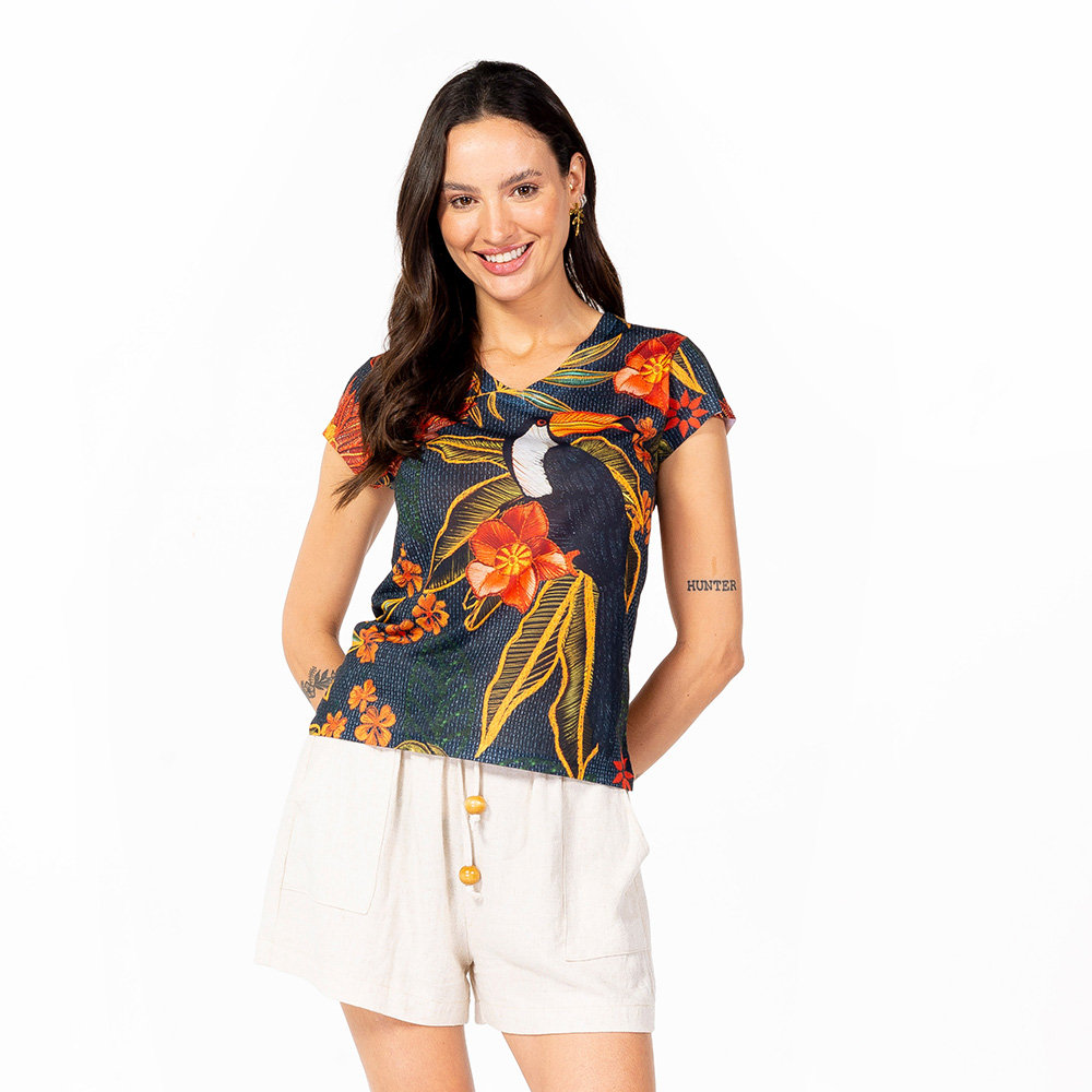Blusa Florata Estampada Tucano Bor Fundo Preto Linho