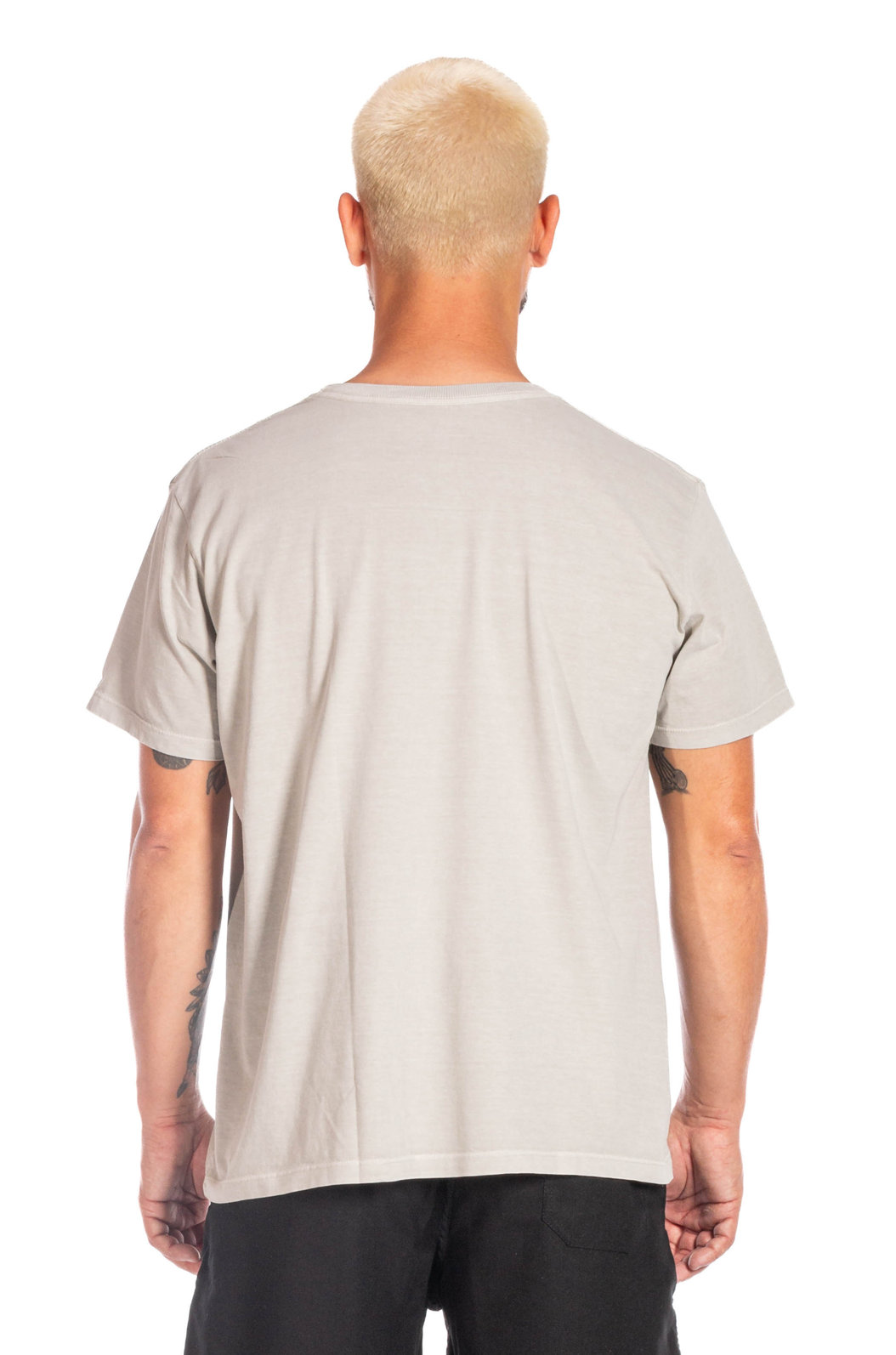 Camiseta Estonada Cinza Claro Estampada Flechas Indigenas Camiseta Estonada Cinza Claro Estampada Flechas Indigenas