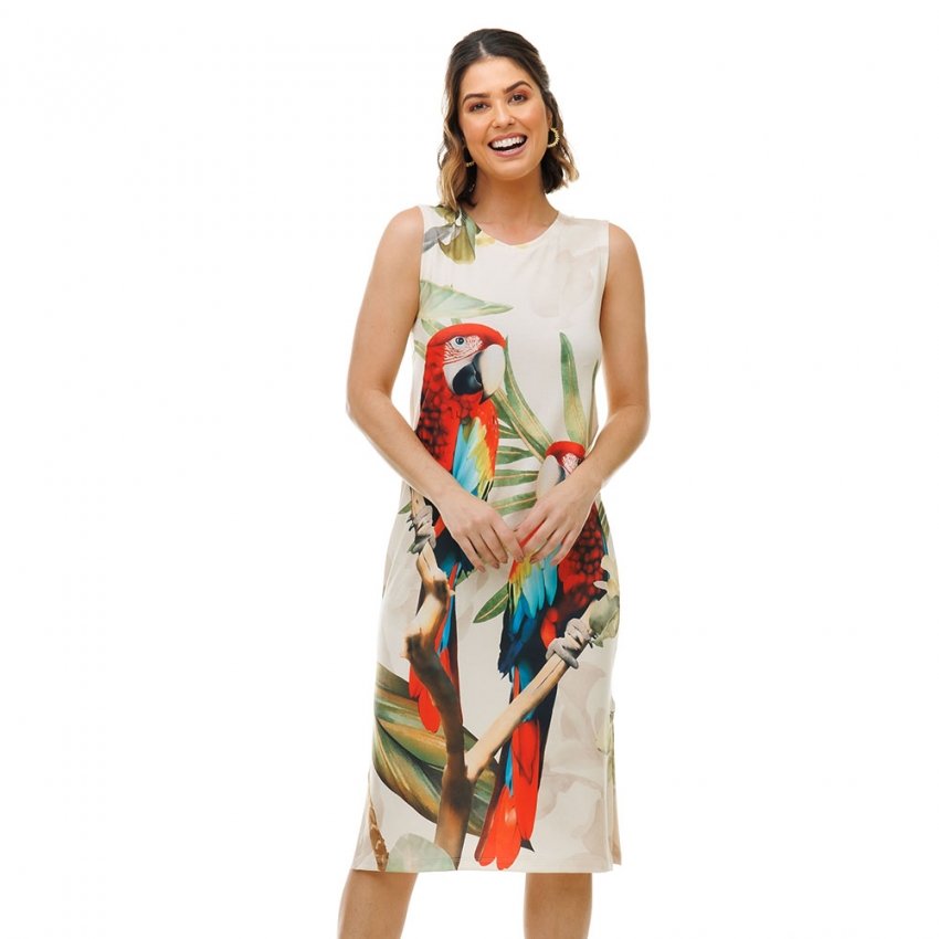 Vestido Feminino Clássico Midi Estampado Araras Folhagem Fundo Bege Vestido Feminino Clássico Midi Estampado Araras Folhagem Fundo Bege