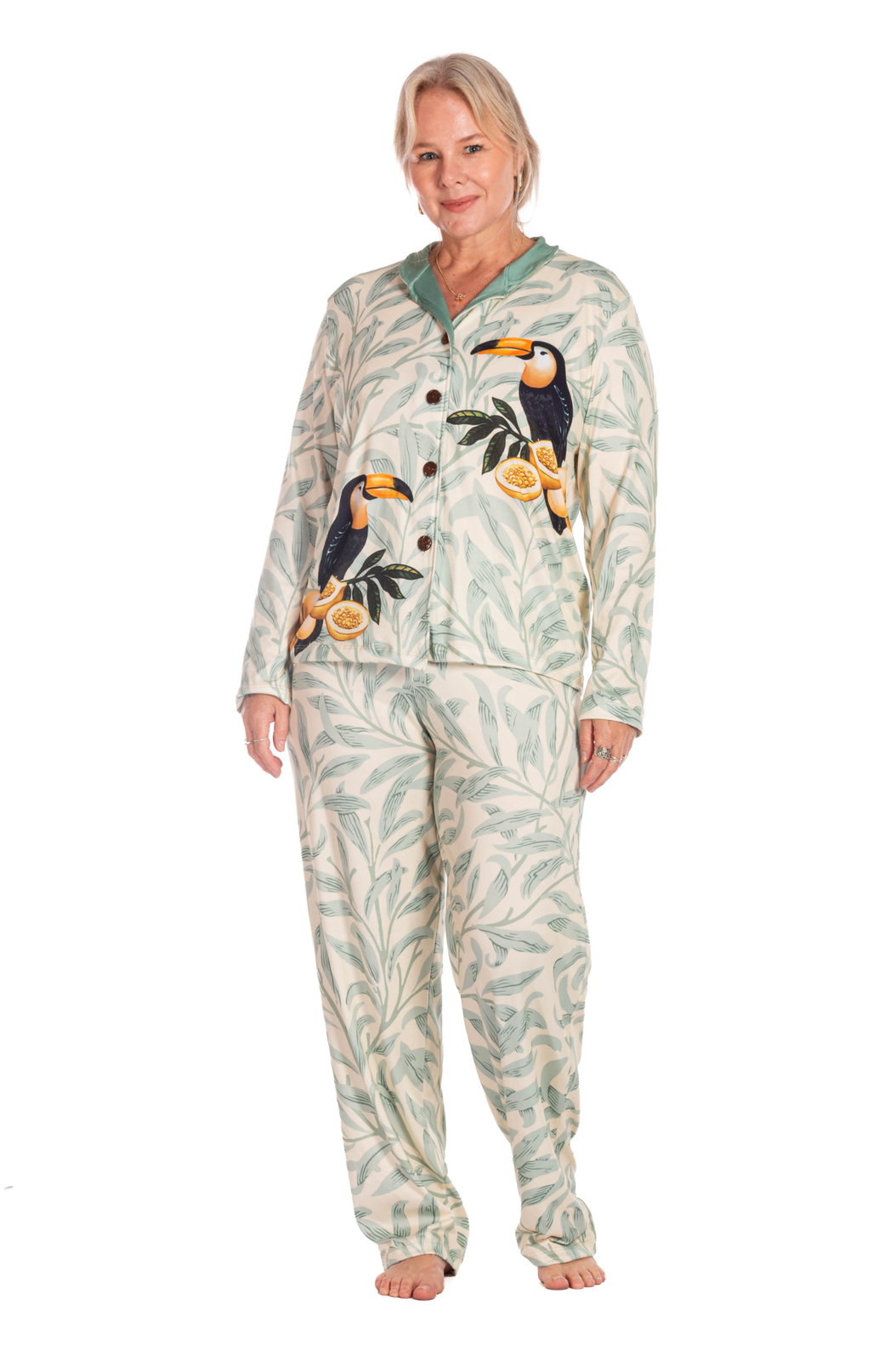 Pijama Feminino Manga Longa Americano Estampado Tucano Maracuja Folhas Pijama Feminino Manga Longa Americano Estampado Tucano Maracuja Folhas